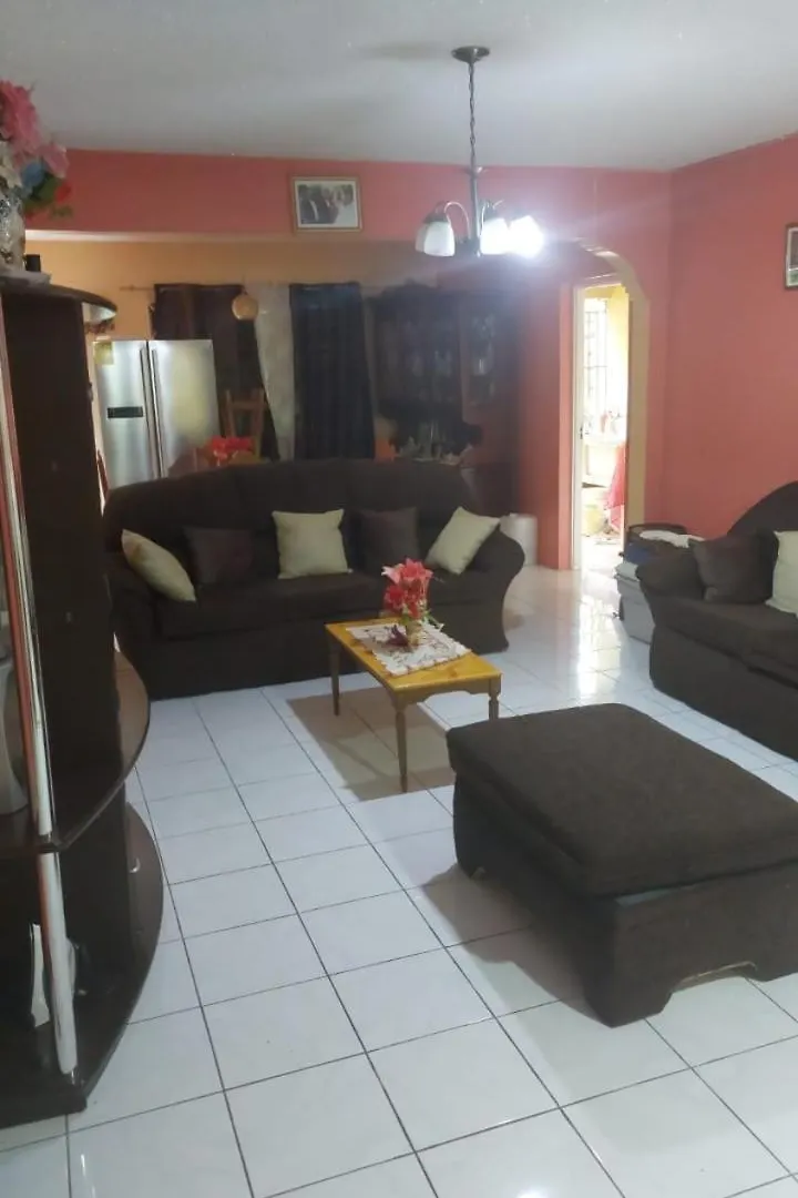 Griffiths Guest House White Hill