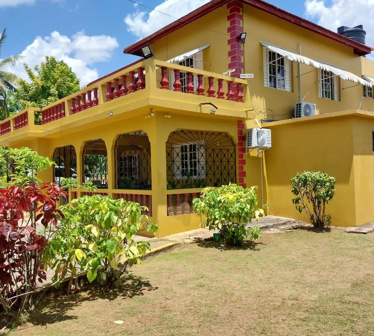 Griffiths Guest House White Hill